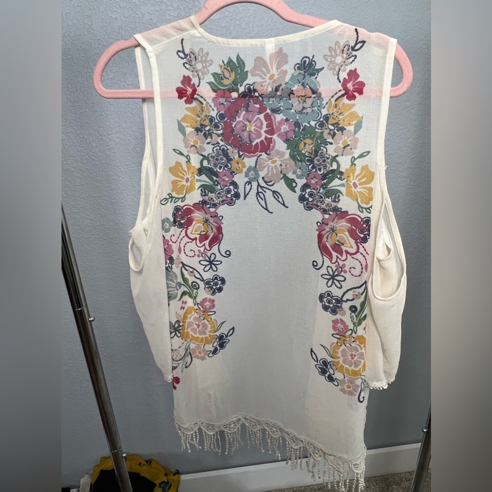 Floral sleeveless blouse